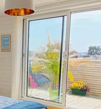 Le Skiff, De La Au Villa